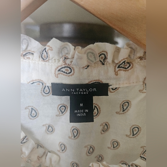 NWOT Ann Taylor Cream Paisley Blouse - Picture 5 of 16